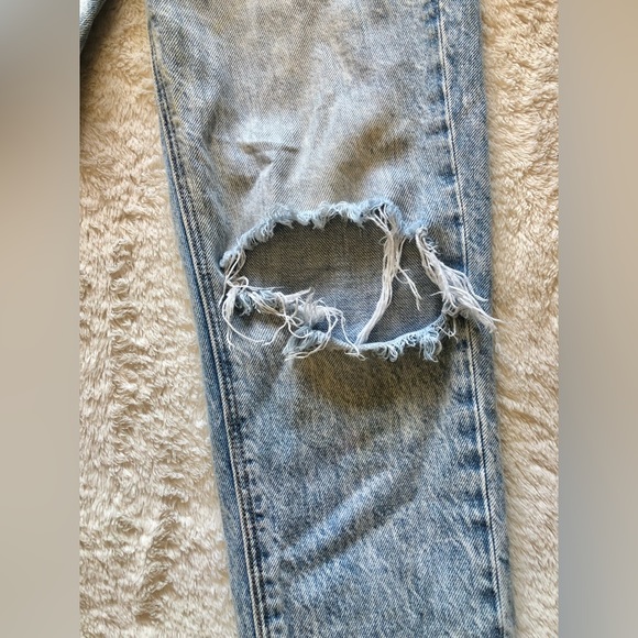 AE Distressed Mom Jean. - Picture 15 of 16